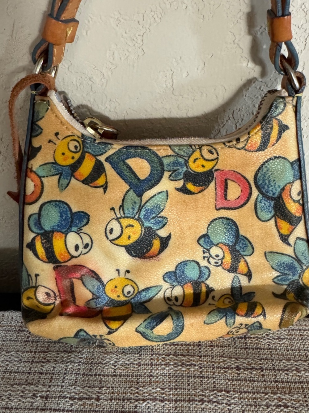 Vintage Y2k Dooney & Bourke Mini Bumble Bee Bag - Picture 3 of 8